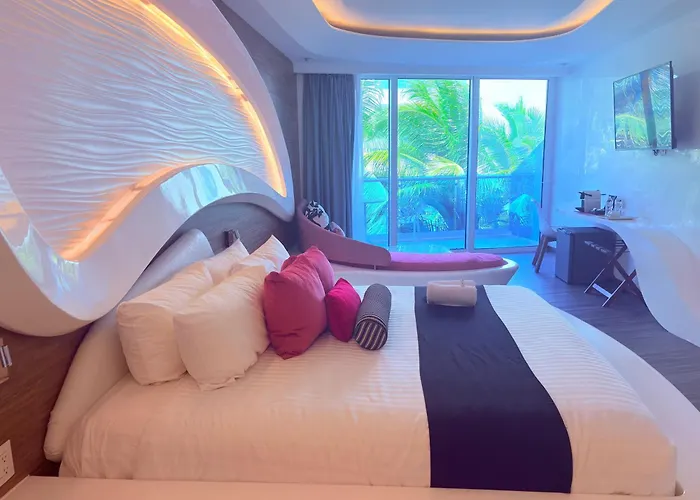 Condohotel The Carmen Deluxe Oceanview King