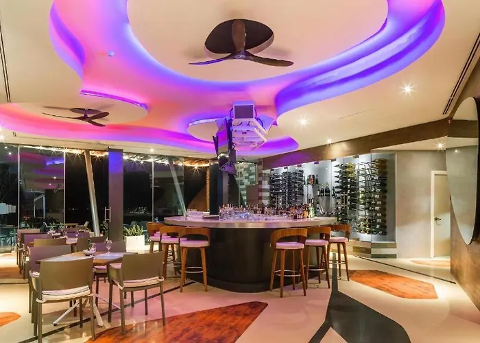 Condohotel The Carmen Deluxe Oceanview King