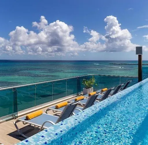 Condohotel The Carmen Deluxe Oceanview King *