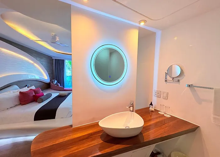 Condohotel The Carmen Deluxe Oceanview King
