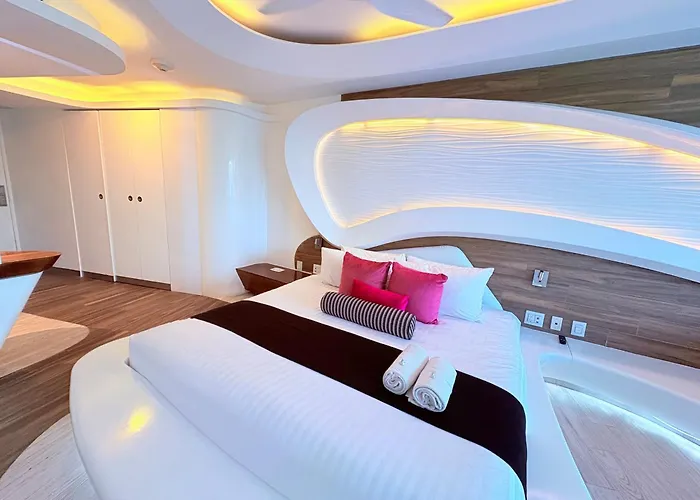 Aparthotel Condohotel The Carmen Deluxe Oceanview King *