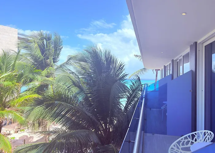 Condohotel The Carmen Deluxe Oceanview King